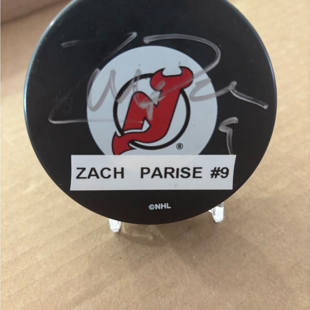 Autographed‎ Zach Parise Hockey Puck